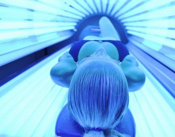 Za dużo słońca i solarium? Poznaj sposoby na odmłodzenie skóry!