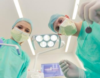 Od przebarwień do utraty zębów. Tak palenie wpływa na jamę ustną