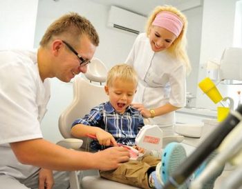 8 sposobów na to, jak uniknąć lęku dziecka przed dentystą
